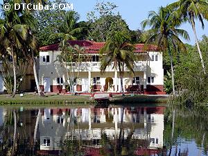 San José del Lago. Façade.