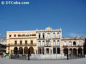 Fountain at Plaza Vieja (Old Havana)